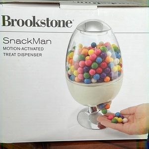 Brookstone snackman motion activated treat dispenser